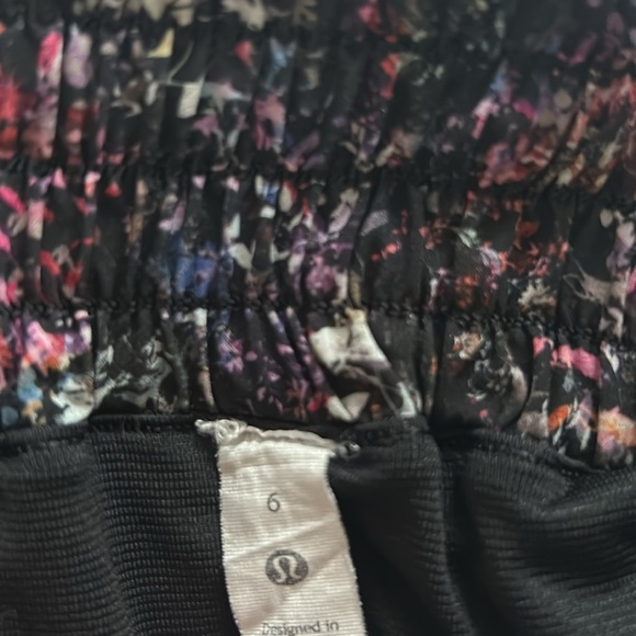 Lululemon Hottie hot 2.5 high rise short - Picture 4 of 6